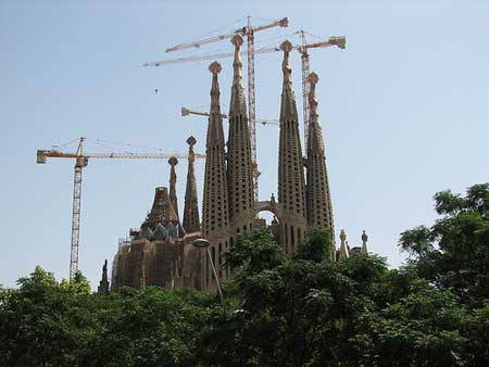 A Sagrada Família, de Gaudi, vista da Av. Gaudi em Barcelona