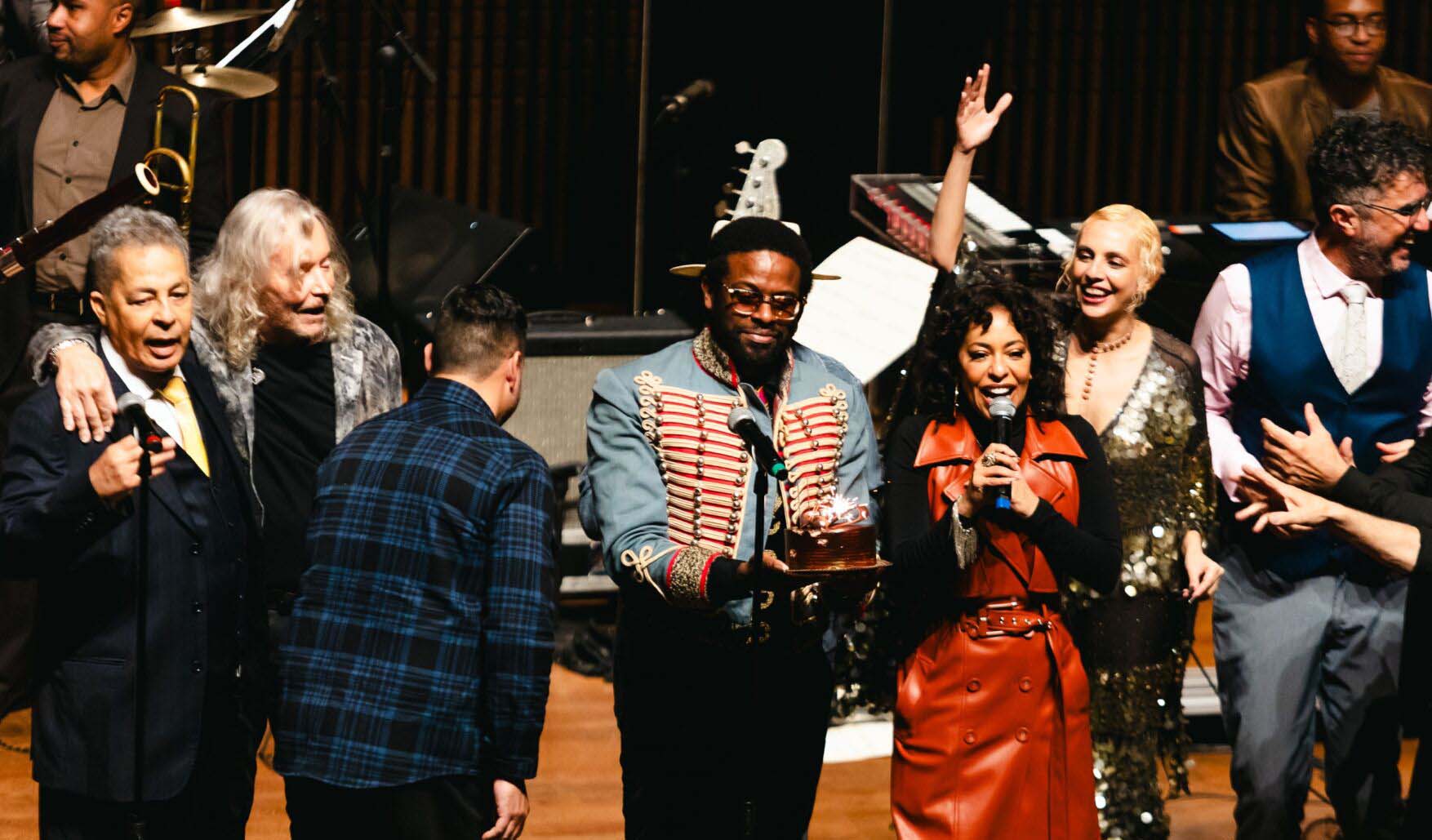 Adrian Younge reverencia música brasileira em show com Céu, Luiza Lian, Carlos Dafé, Hyldon, Marcos Valle e Samantha Schmutz